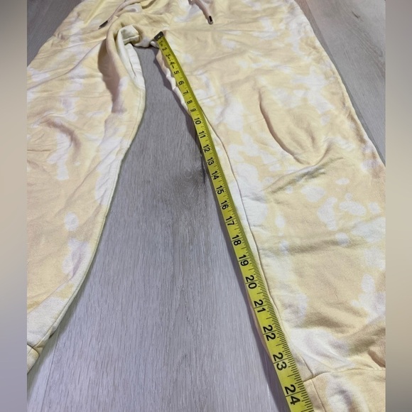 ASOS DESIGN (Set) Tie Dye Sweatshirt & Jogger Set, Butter/White, Size 6
K - Picture 12 of 16